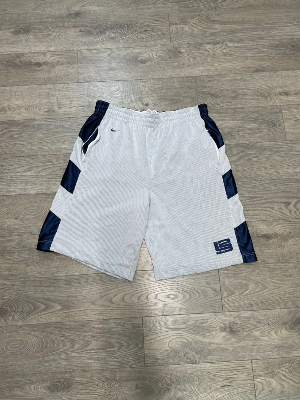 Vintage Nike LeBron James Mesh Basketball Shorts Navy White Size XL Y2K
